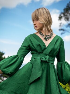 Vestido verde esmeralda estilo wrap around